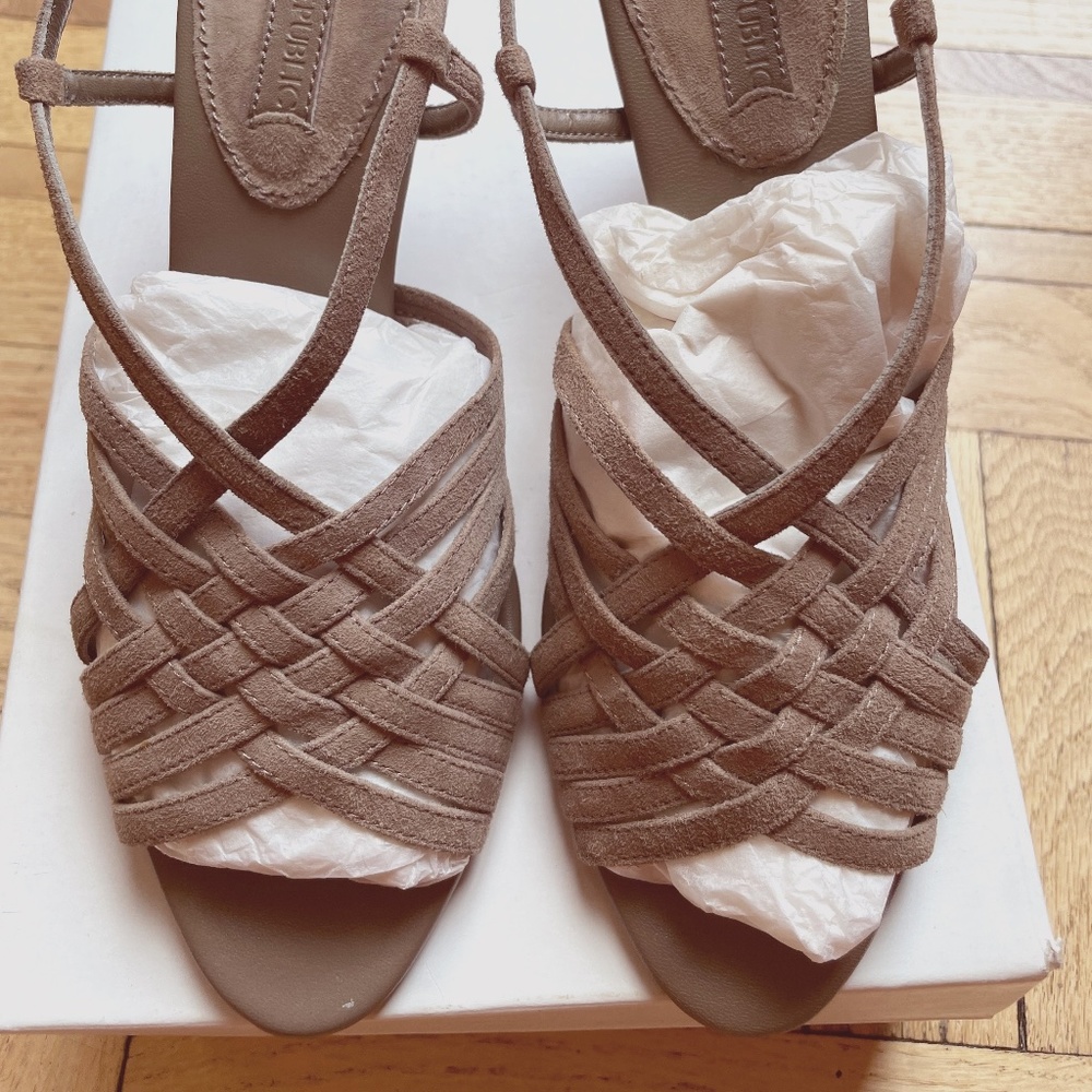 Banana Republic Tessa Sandal in Dust Suede size US 7.5 with 3 inch kitten heel